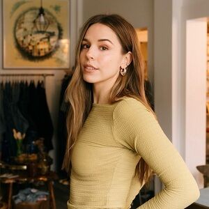 Meet your Posher, Elise